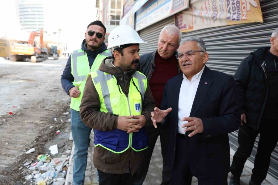 Başkan Büyükkılıç Yurtlarda Kalan Depremzedeleri Ziyaret Etti