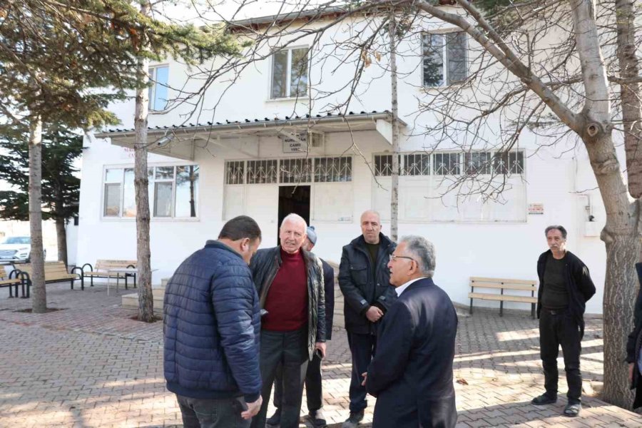 Başkan Büyükkılıç Yurtlarda Kalan Depremzedeleri Ziyaret Etti