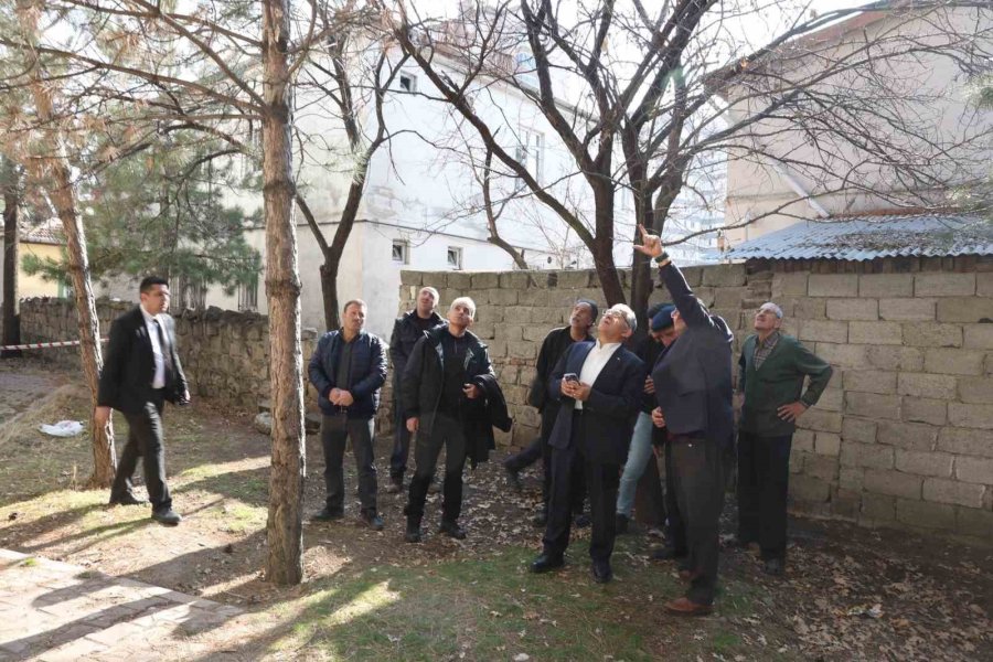 Başkan Büyükkılıç Yurtlarda Kalan Depremzedeleri Ziyaret Etti