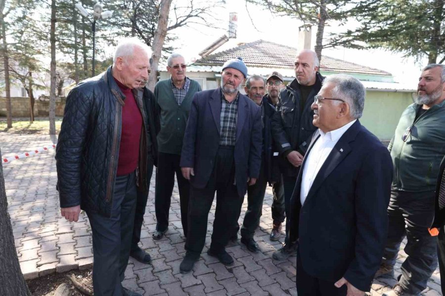 Başkan Büyükkılıç Yurtlarda Kalan Depremzedeleri Ziyaret Etti