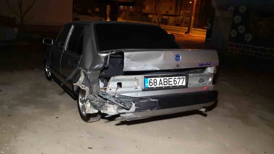 Otomobil Tıra Ok Gibi Saplandı: 1’i Ağır 2 Yaralı