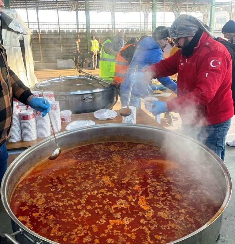 Kepez Belediyesi Deprem Bölgesine Yardıma Devam Ediyor
