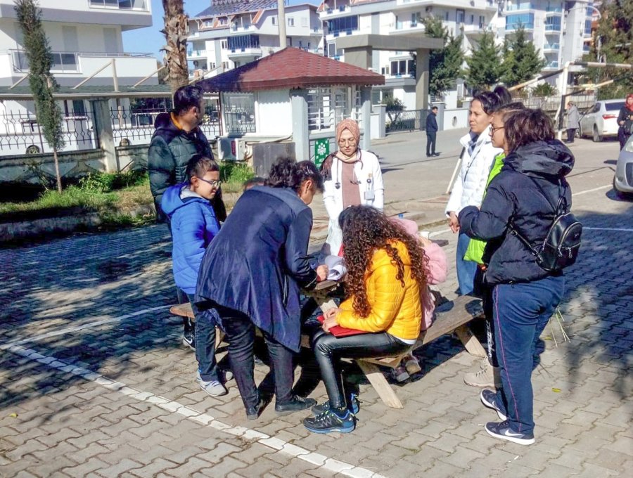 Depremzedeleri Yalnız Bırakmıyorlar