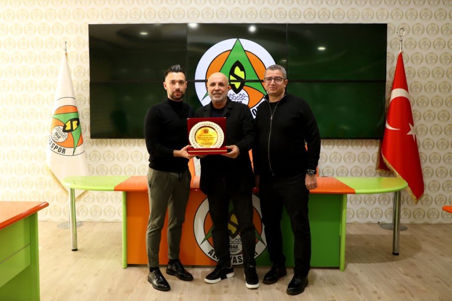 Alanyaspor, Teknik Direktör Farioli İle Yolların Ayrıldığını Açıkladı