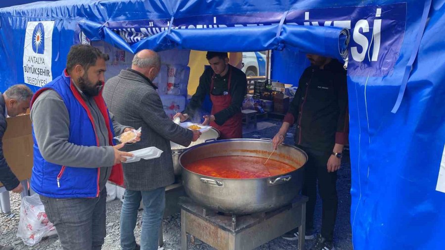 Büyükşehir Belediyesi’nin Deprem Bölgesine Desteği Sürüyor