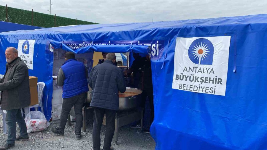 Büyükşehir Belediyesi’nin Deprem Bölgesine Desteği Sürüyor