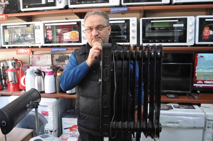 Deprem Bölgesine Gönderilen Elektrikli Isıtıcı Ve Battaniyelerin Stokları Tükeniyor