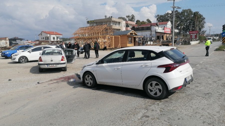 Manavgat’ta 2 Kişinin Yaralandığı Trafik Kazası Güvenlik Kamaralarına Saniye Saniye Yansıdı.