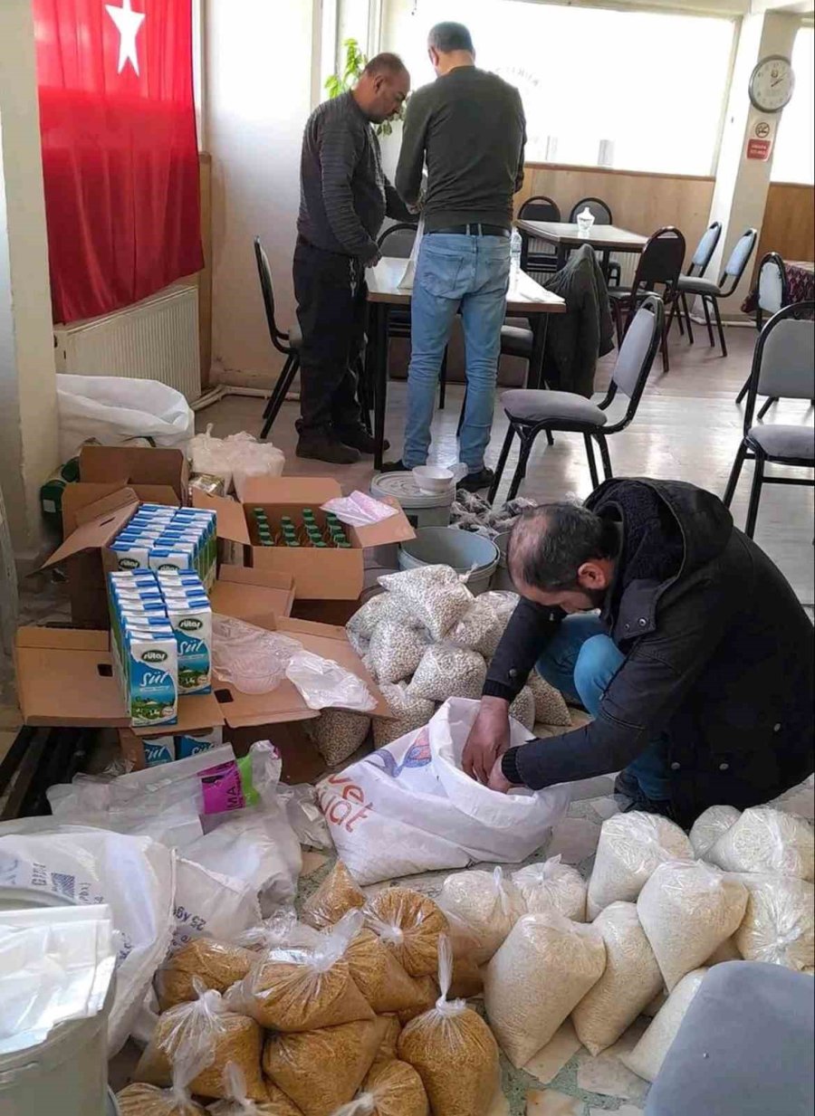 Depremin Yaralarını Sarmak İçin Çalışıyorlar