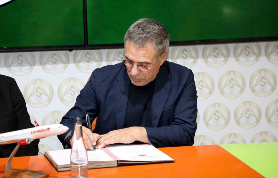 Alanyaspor, Ersun Yanal İle 1.5 Yıllık Sözleşme İmzaladı