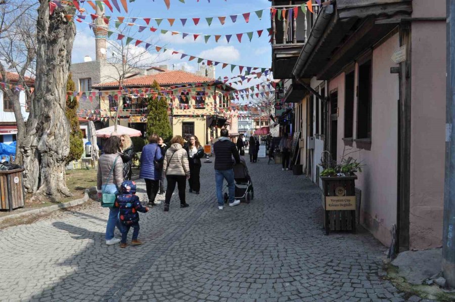 Depremlar Odunpazarı Bölgesindeki Esnafların Da İşlerini Olumsuz Etkiledi