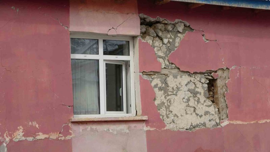 Sarız’da Hasar Tablosu Gün Geçtikçe Ortaya Çıkıyor