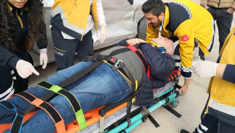 Aksaray’da 2 Otomobil Çarpıştı: 1 Yaralı