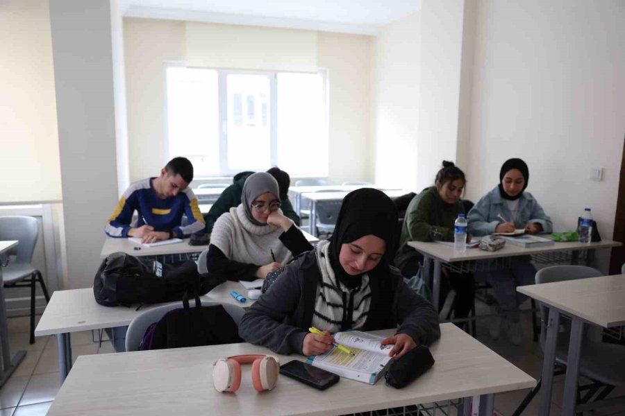 Atabem’de Depremzede Öğrenciler İçin Yks Kurslarına Ek Kontenjan Açıldı