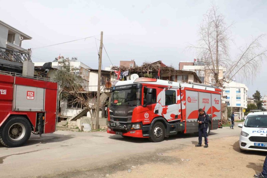Üst Kat Komşusu Evi Yaktı, Yaşlı Adam Canını Zor Kurtardı