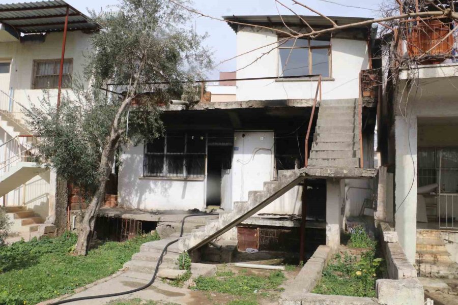 Üst Kat Komşusu Evi Yaktı, Yaşlı Adam Canını Zor Kurtardı
