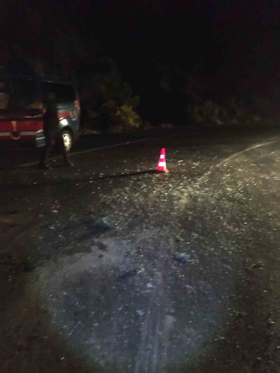 Otomobille Çekici Çarpıştı: 2 Kişi Yaralandı