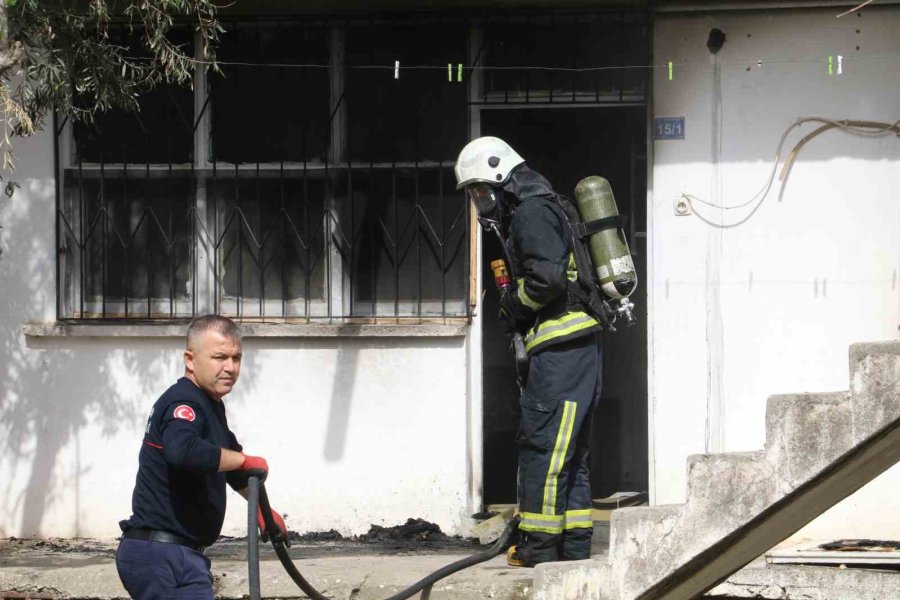 Üst Kat Komşusu Evi Yaktı, Yaşlı Adam Canını Zor Kurtardı