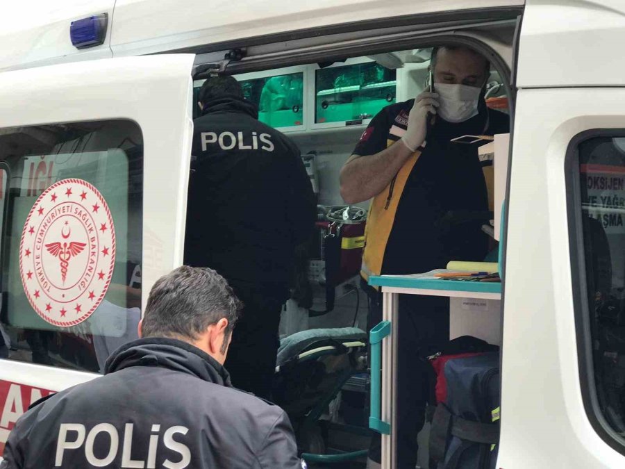 Genç Kız 3 Kadın Tarafından Sokak Ortasında Darp Edildi