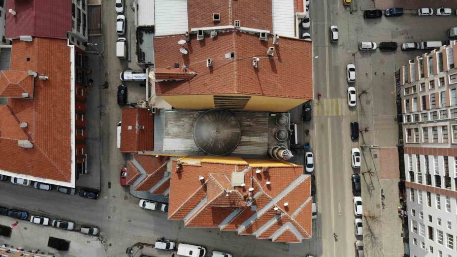 İki Apartmanın Arasında Sıkışıp Kalan Cami Bulunamıyor