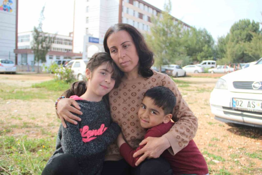 Depremde 3 Kardeşi Ve Annesini Kaybetti, Göz Pınarları Kurudu