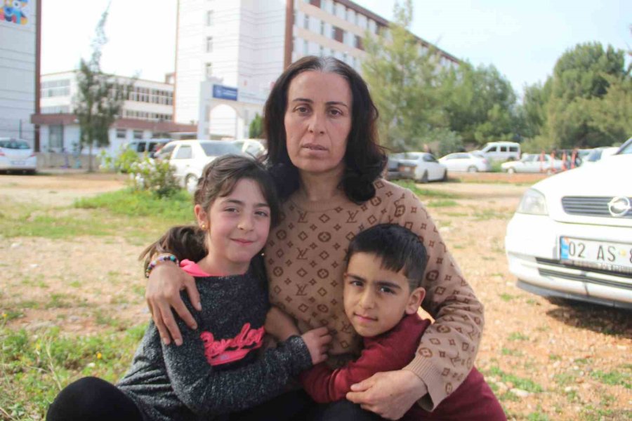 Depremde 3 Kardeşi Ve Annesini Kaybetti, Göz Pınarları Kurudu