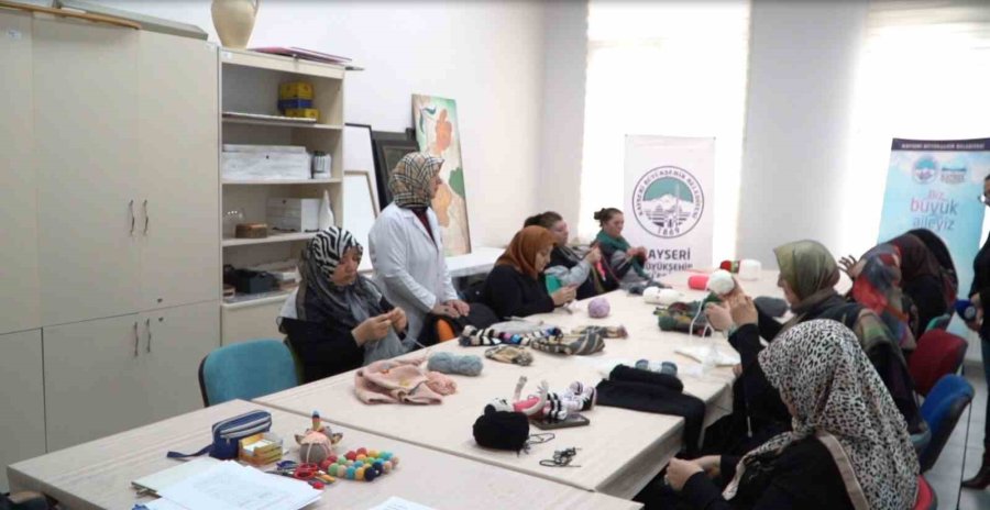 Kayseri Büyükşehir ‘iyilik’ Örüyor, Depremzedeler Isınıyor