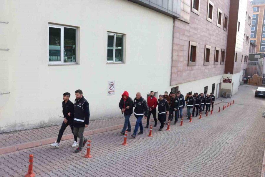 Eş Zamanlı 15 Adrese ‘kaçakçılık’ Operasyonu: 10 Gözaltı