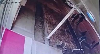 Kayseri’deki Depremde Vatandaşlar Panikle Kendilerini Sokağa Attı