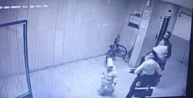 Kayseri’deki Depremde Vatandaşlar Panikle Kendilerini Sokağa Attı