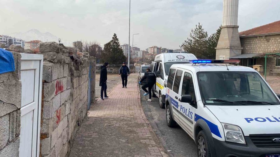 3 Yaşındaki Bebek Beşiğinde Ölü Bulundu