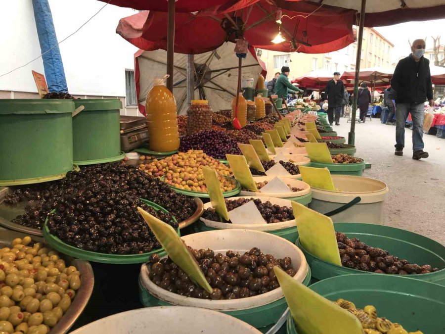 Pazar Esnafı Mor Zeytin Ve Asma Yaprağı Salamurasının Talep Görmesinden Memnun
