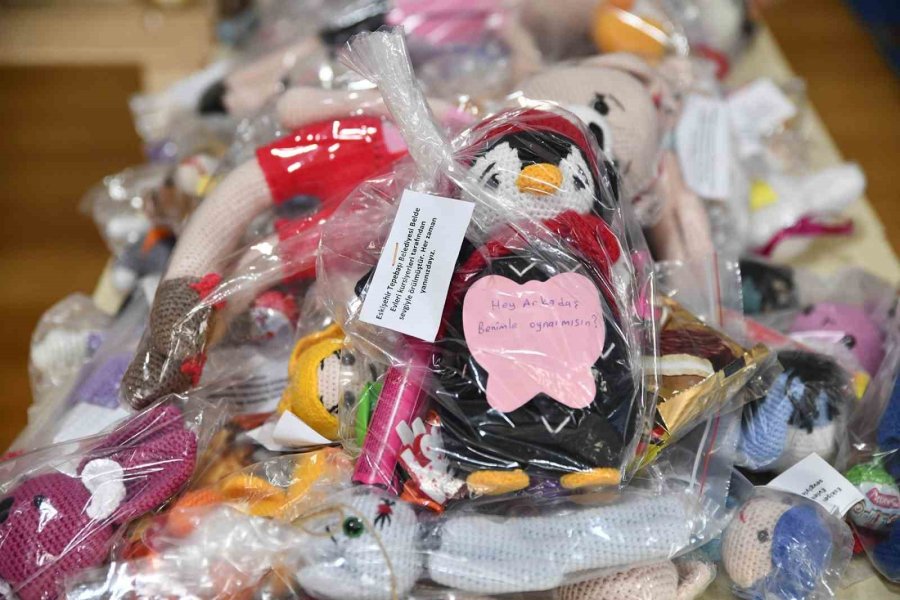 Belde Evi Kursiyerlerden Çocuklara Oyuncak Desteği