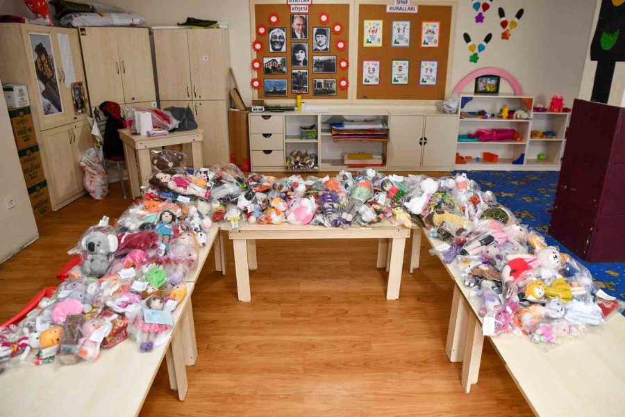 Belde Evi Kursiyerlerden Çocuklara Oyuncak Desteği