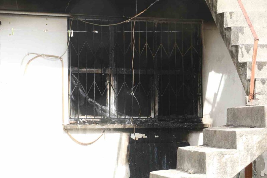 Üst Kat Komşusu Evi Yaktı, Yaşlı Adam Canını Zor Kurtardı