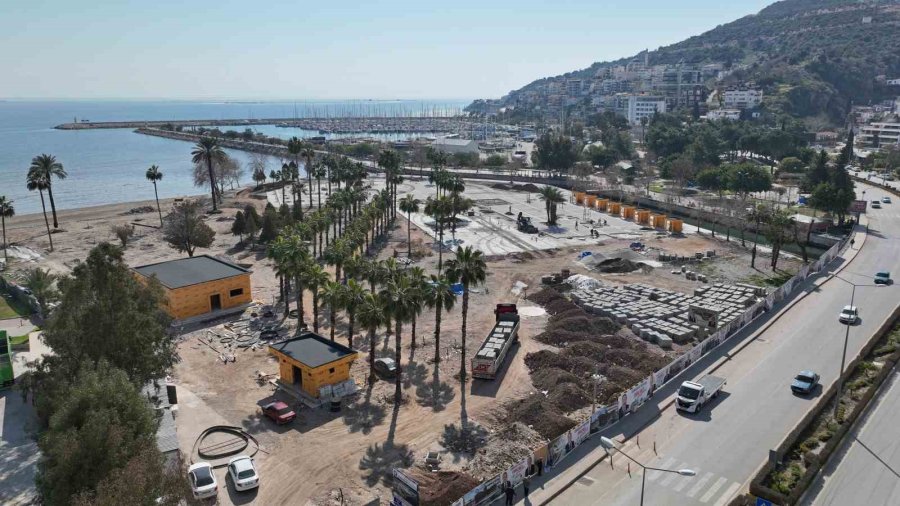 Finike Cumhuriyet Meydanı Projesi’nin Yüzde 70’i Tamamlandı