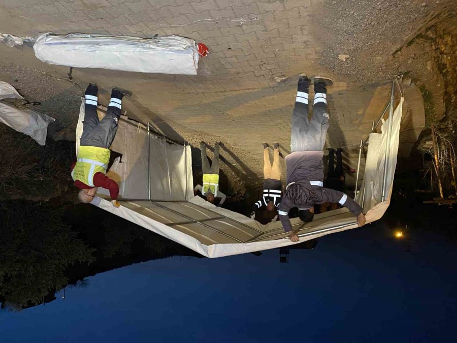 Büyükşehir Belediyesi Deprem Bölgesinde Yaraları Sarıyor