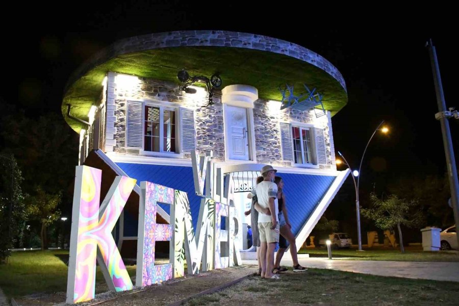 Ziyaretçilerinin Adeta Başını Döndüren Ters Evi 29 Bin 694 Kişi Ziyaret Etti