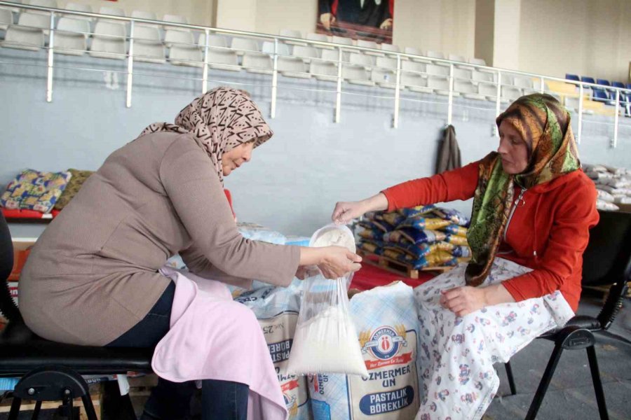 14 Yakınını Kaybetti, Acısını Unutup Yardıma Koştu