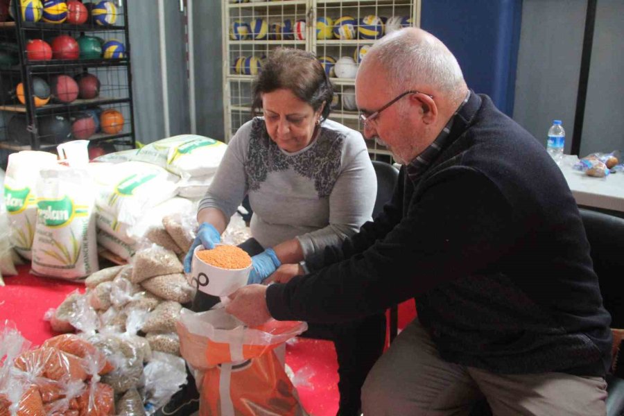14 Yakınını Kaybetti, Acısını Unutup Yardıma Koştu