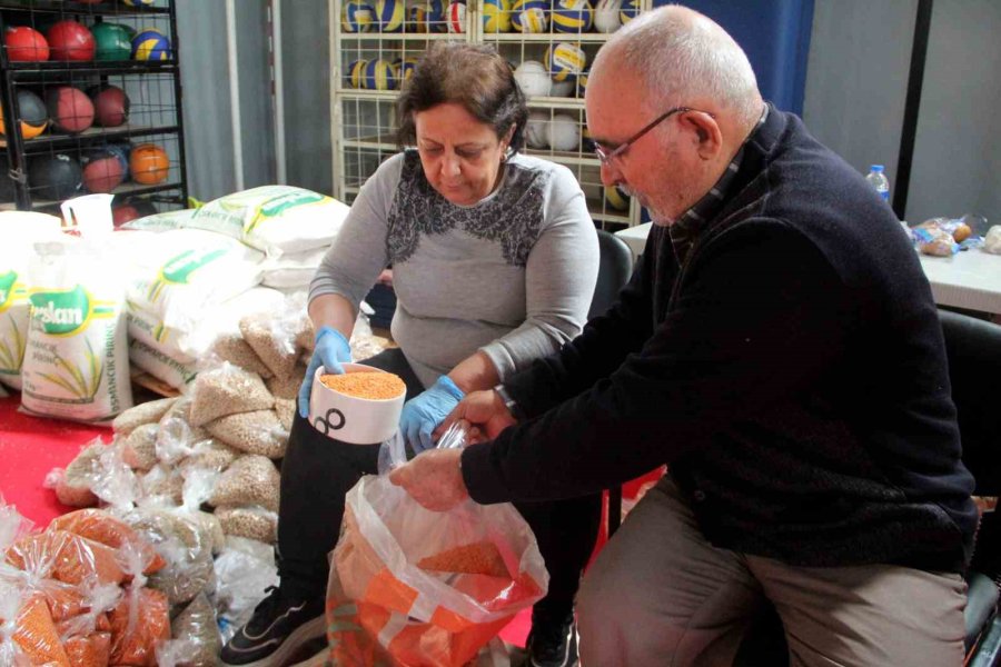 14 Yakınını Kaybetti, Acısını Unutup Yardıma Koştu