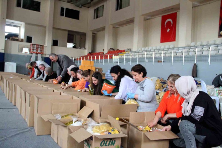 14 Yakınını Kaybetti, Acısını Unutup Yardıma Koştu