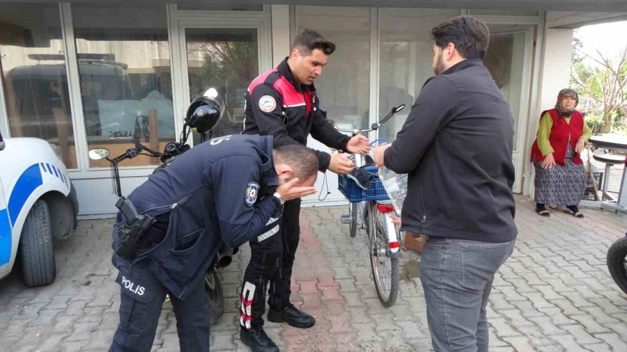 Kriz Geçirip Evi Ateşe Verdi, Müdahale İçin Gelen Ekiplere Ecel Teri Döktürdü