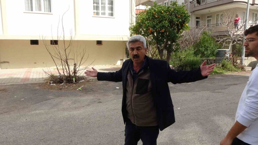 Kriz Geçirip Evi Ateşe Verdi, Müdahale İçin Gelen Ekiplere Ecel Teri Döktürdü