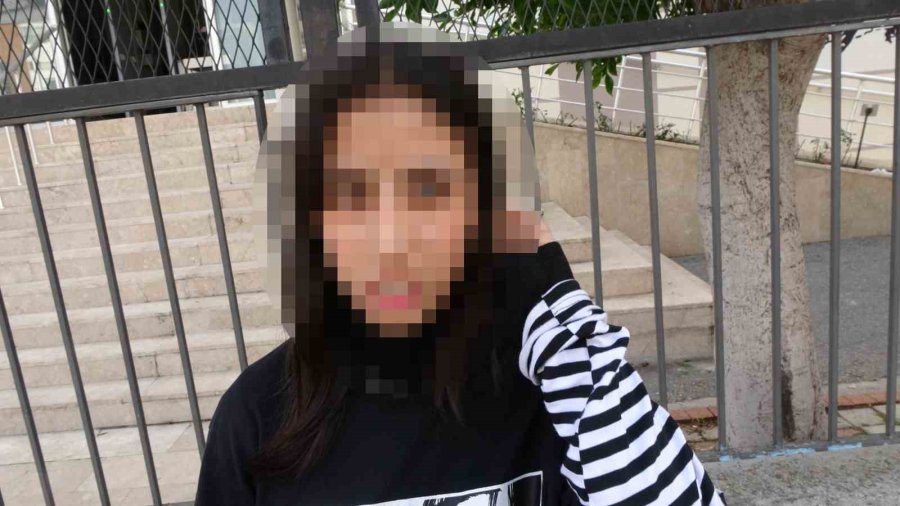 Kız Öğrenciler, 14 Yaşındaki Kızı Saçlarından Tutup Dövdü
