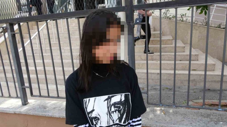 Kız Öğrenciler, 14 Yaşındaki Kızı Saçlarından Tutup Dövdü