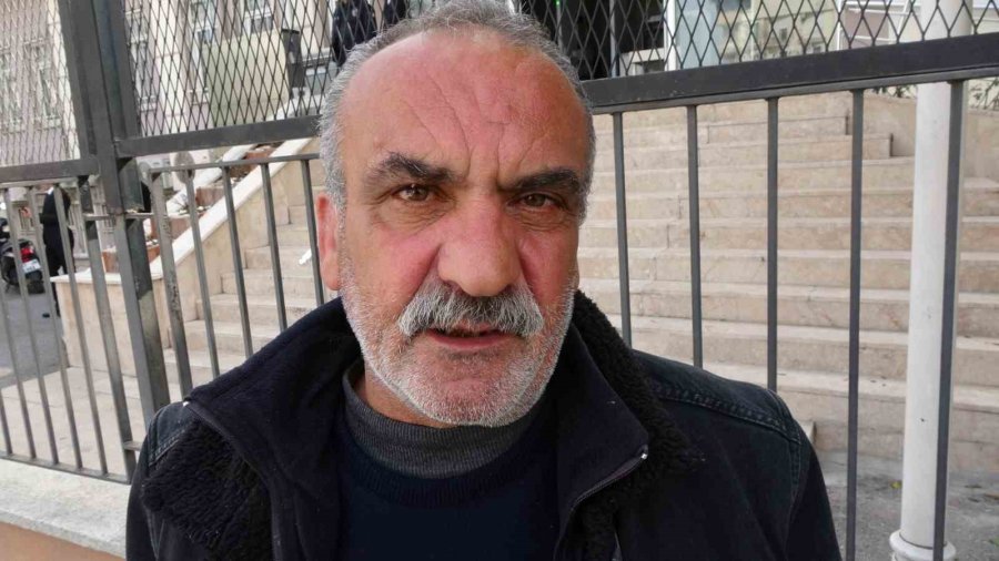 Kız Öğrenciler, 14 Yaşındaki Kızı Saçlarından Tutup Dövdü