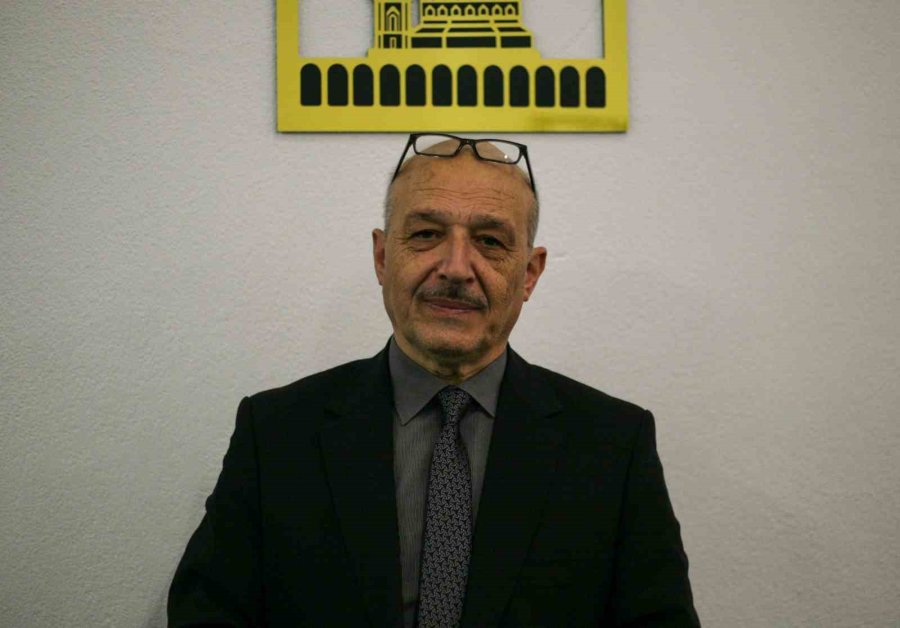 Depremzede Dedenin Ağlayarak Yaptığı Hatim Talebini Yerine Getirdiler