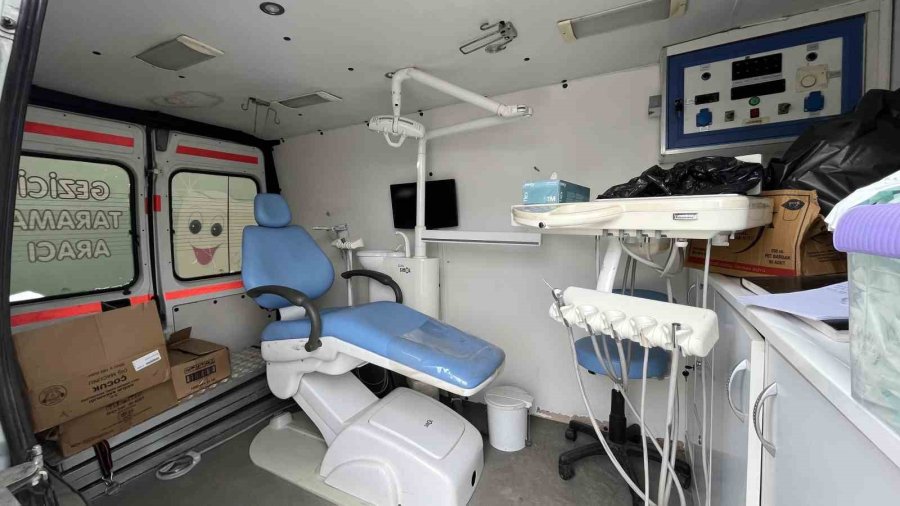 Ağız Ve Diş Sağlığı Gezici Tarama Aracı Yurtta Kalan Depremzedelere Hizmet Veriyor