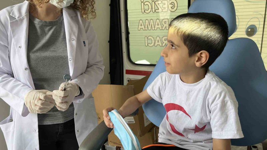 Ağız Ve Diş Sağlığı Gezici Tarama Aracı Yurtta Kalan Depremzedelere Hizmet Veriyor